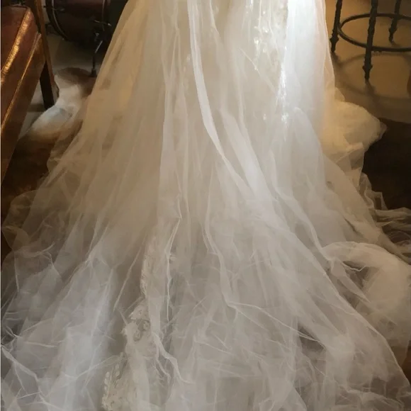 Demidress Wedding dress with Chic off the shoulder Tulle - Picture 8 of 14